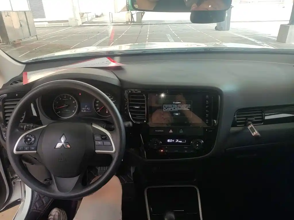 Mitsubishi Outlander 2021 — фото 10