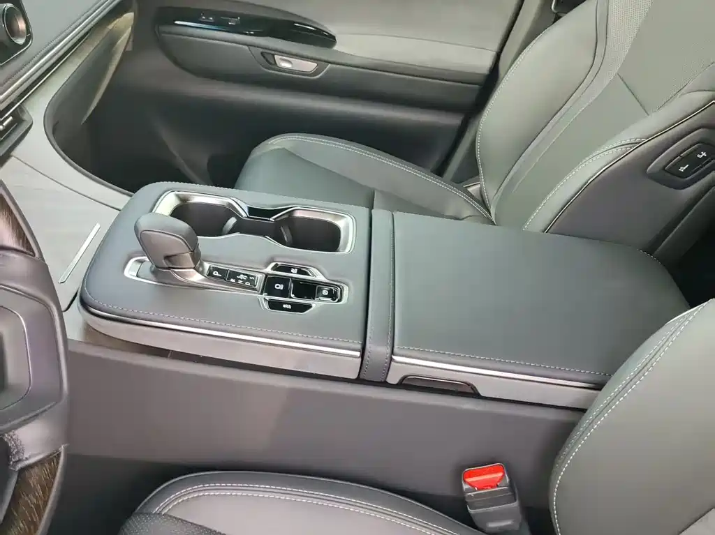 Lexus LM 2025