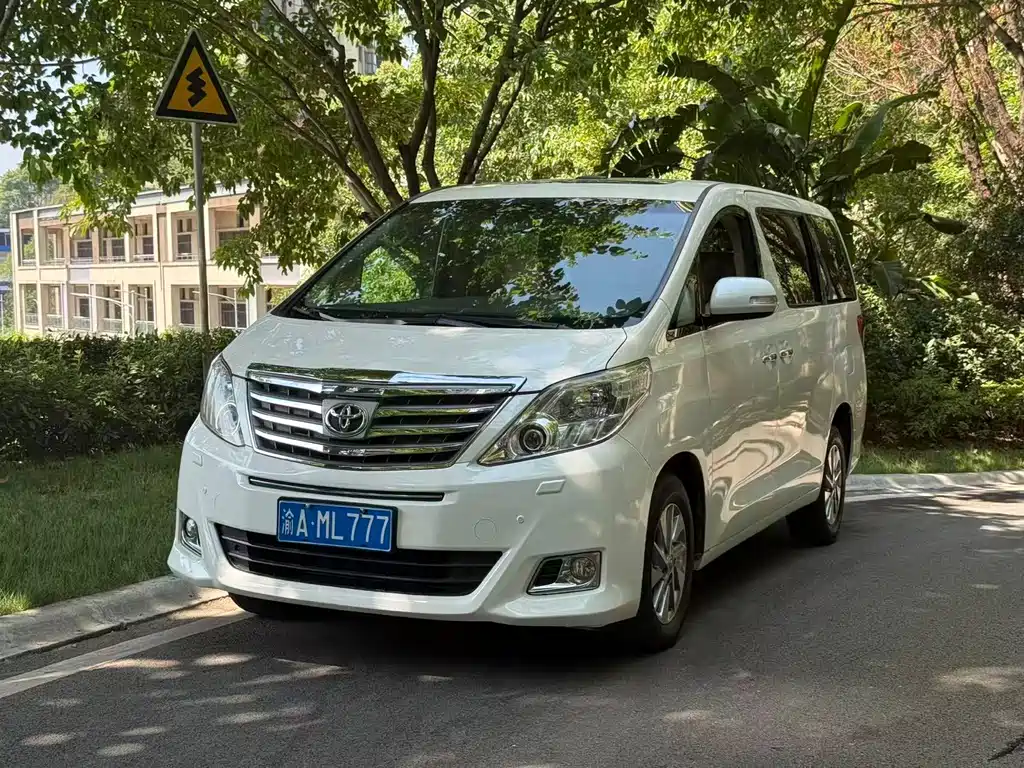 Toyota Alphard 2013