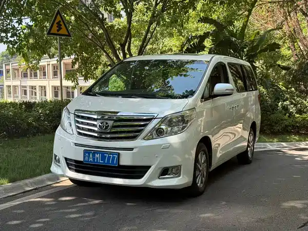 Toyota Alphard 2013