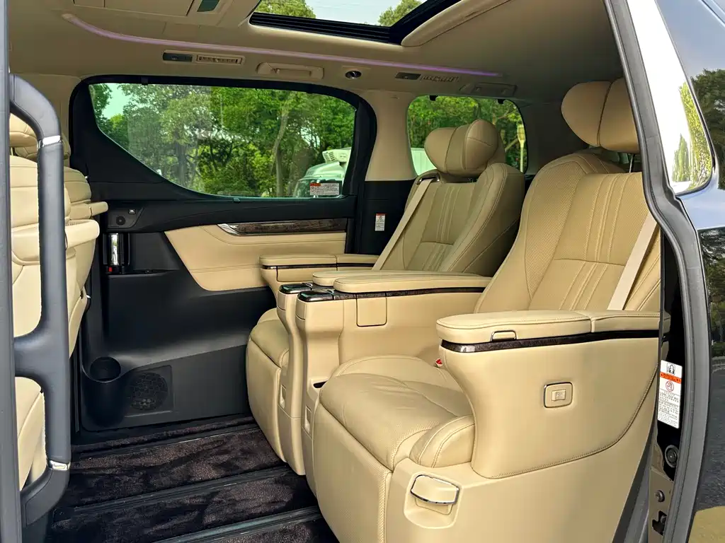 Toyota Alphard 2021 — фото 6