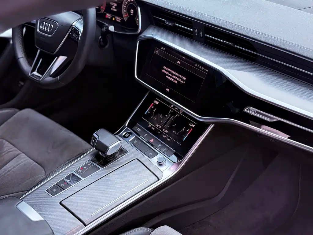 Audi A6L 2022