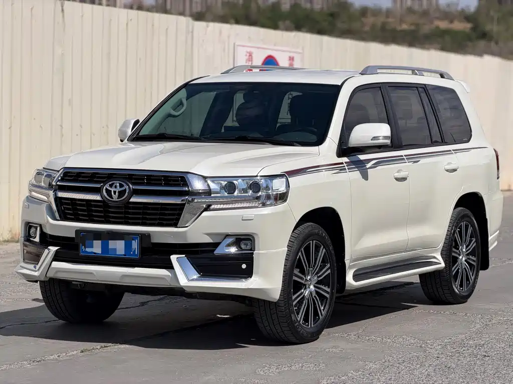 Toyota Land Cruiser 2024 — фото 1