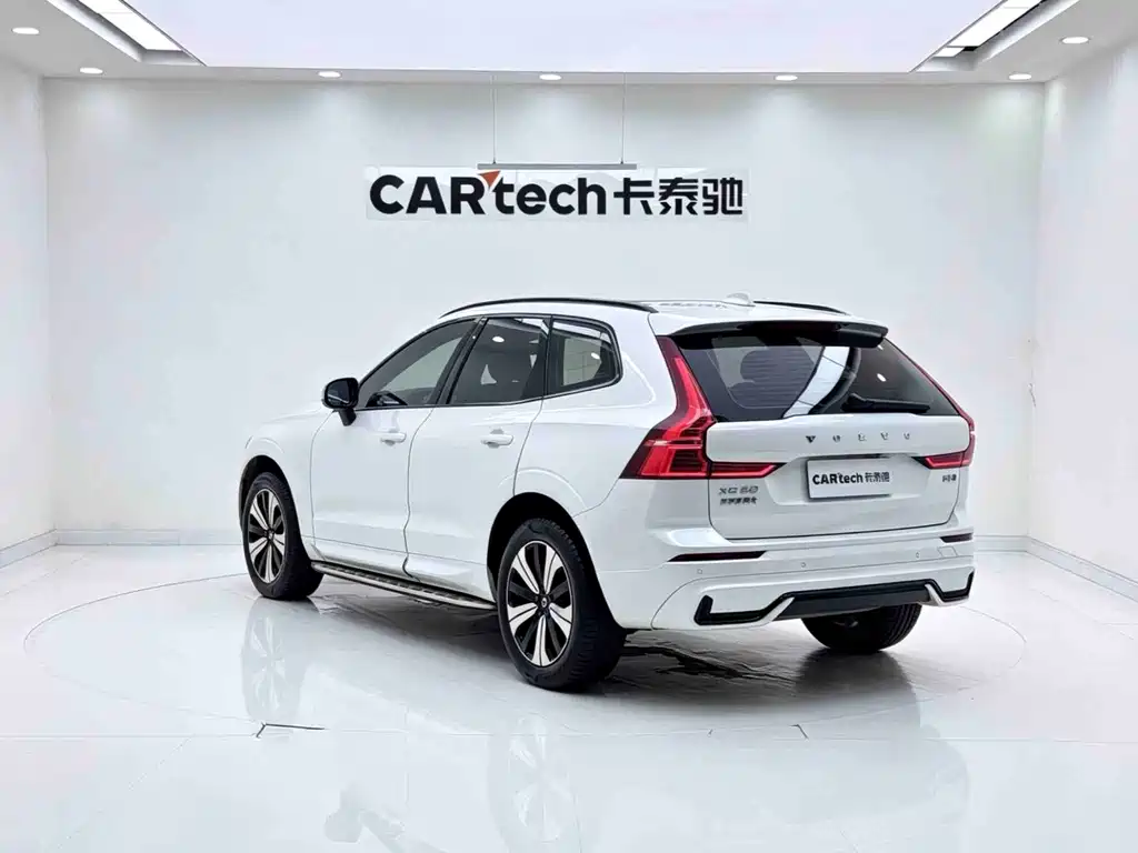 Volvo XC60 2023 — фото 7