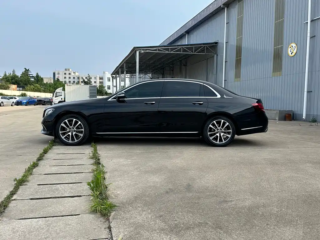 Mercedes-Benz E-Class 2019 — фото 12