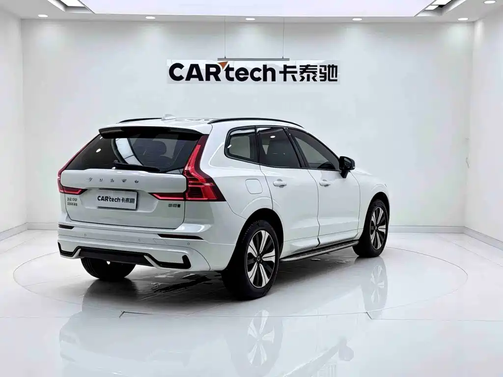 Volvo XC60 2023 — фото 5