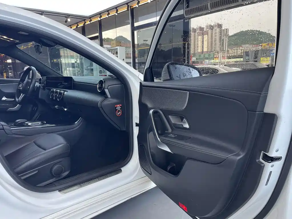 Mercedes-Benz A-Class 2023 — фото 17