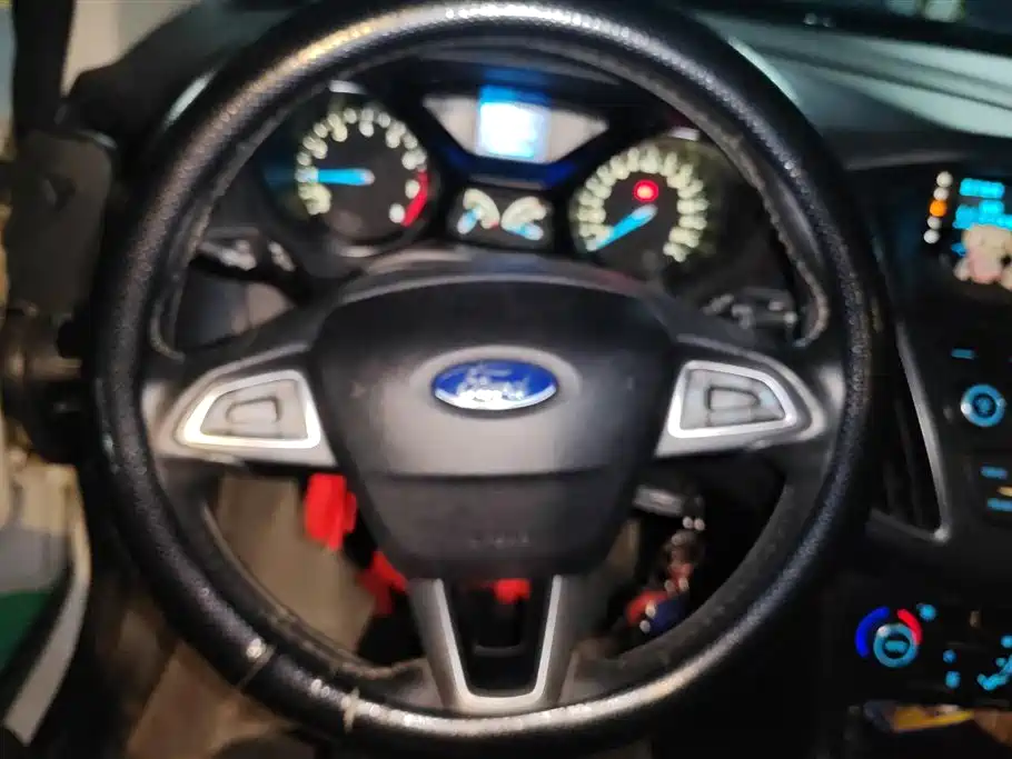 Ford Focus 2016 — фото 15