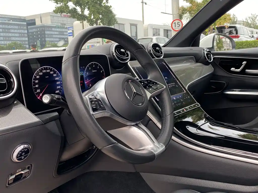 Mercedes-Benz GLC 2023