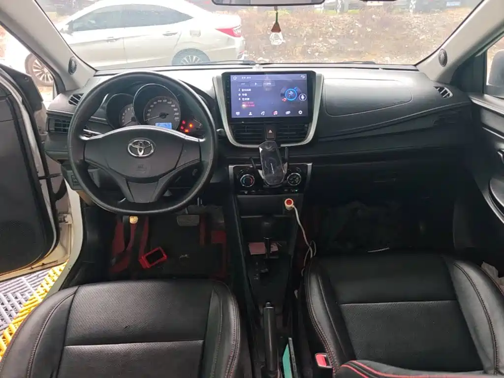 Toyota Yaris L 2020 — фото 10