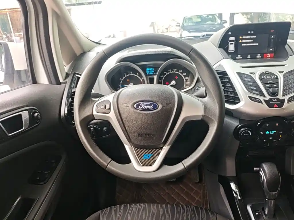 Ford EcoSport 2017 — фото 11