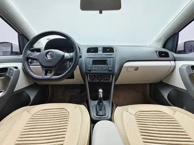 Volkswagen Polo 2015