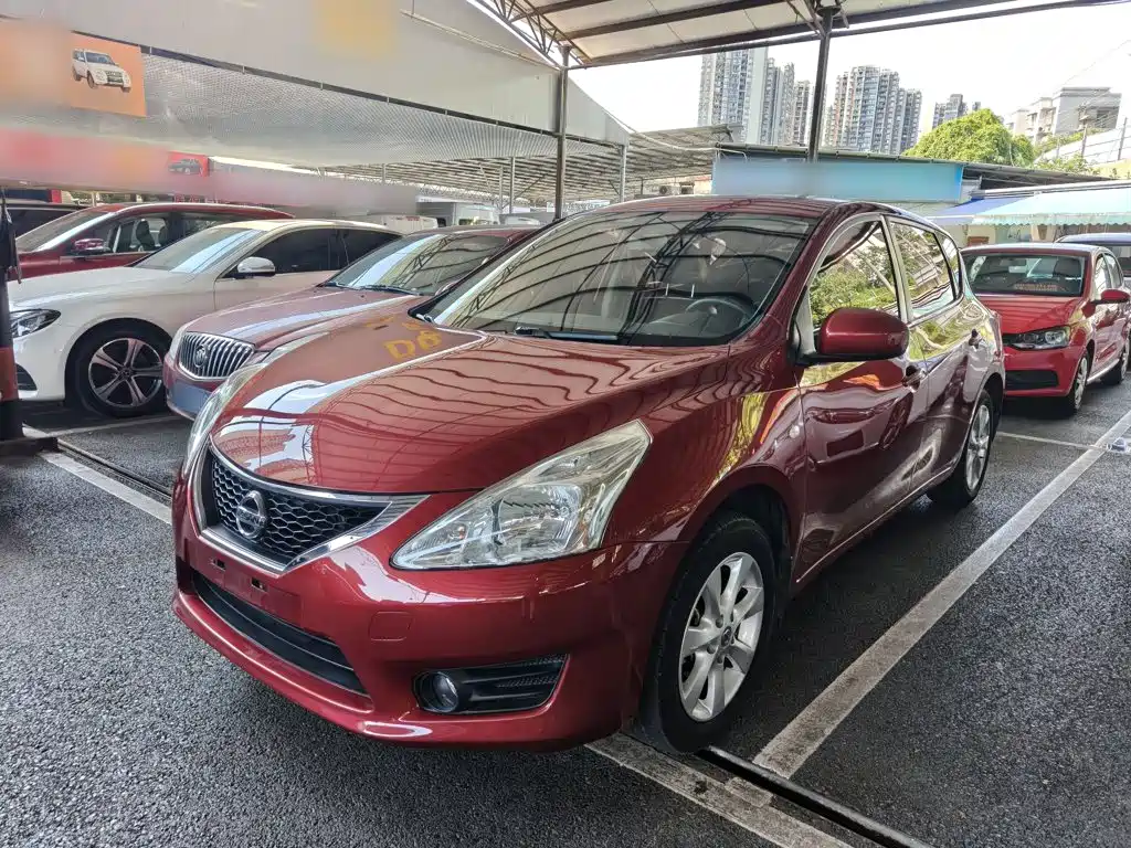 Nissan Tiida 2015