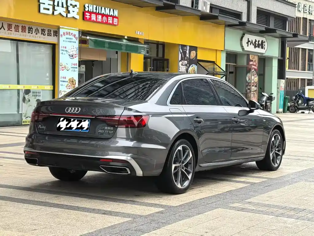 Audi A4L 2022 — фото 10
