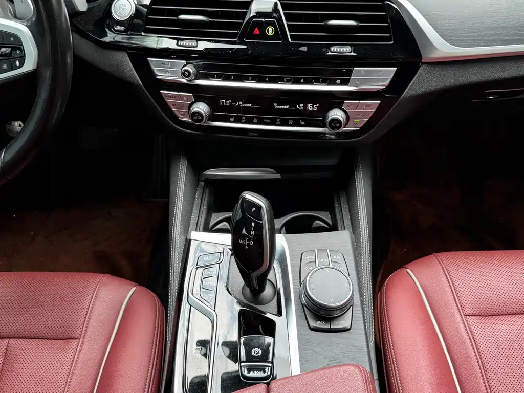 BMW 5 Series 2021 — фото 12
