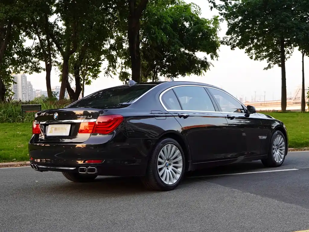 BMW 7 Series 2012 — фото 13
