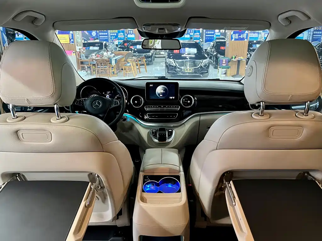 Mercedes-Benz V-Class 2019 — фото 13