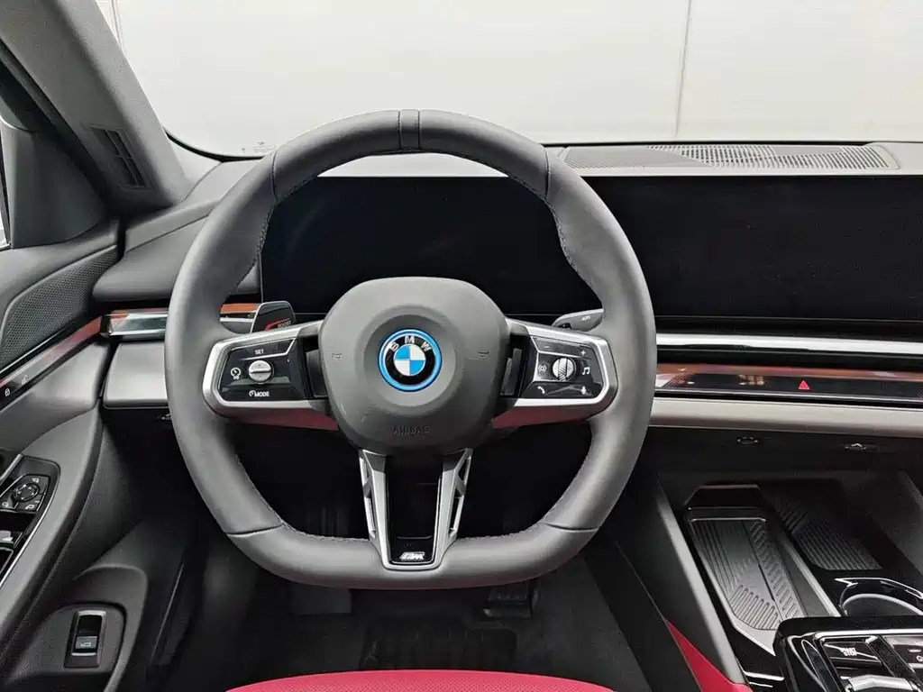 BMW i5 2025 — фото 12