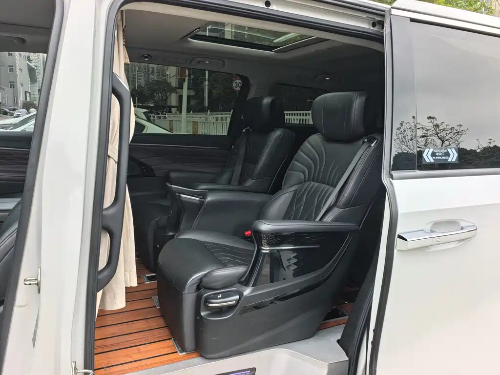 GAC Motor Trumpchi M8 2023 — фото 15