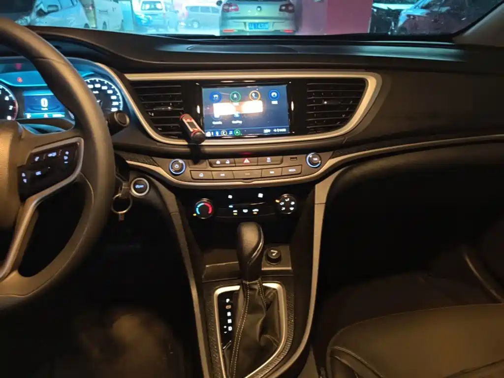 Buick Excelle 2022 — фото 13