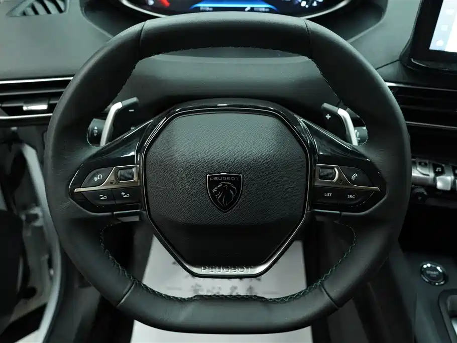 Peugeot 5008 2023 — фото 15