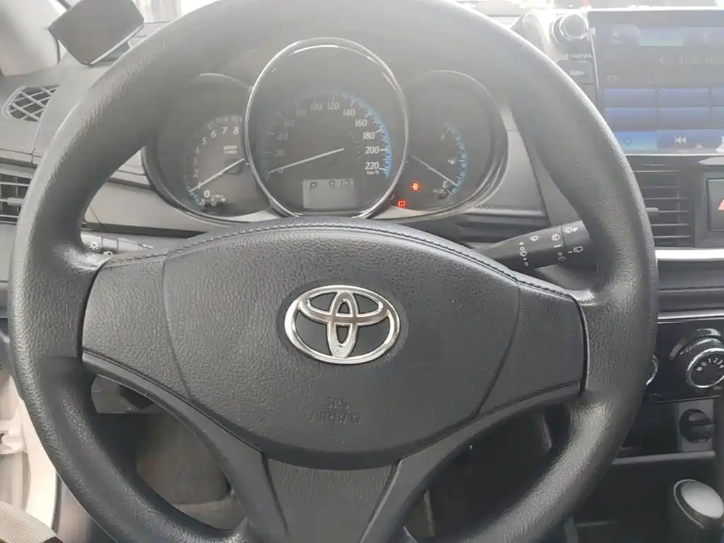 Toyota Yaris L 2017 — фото 11