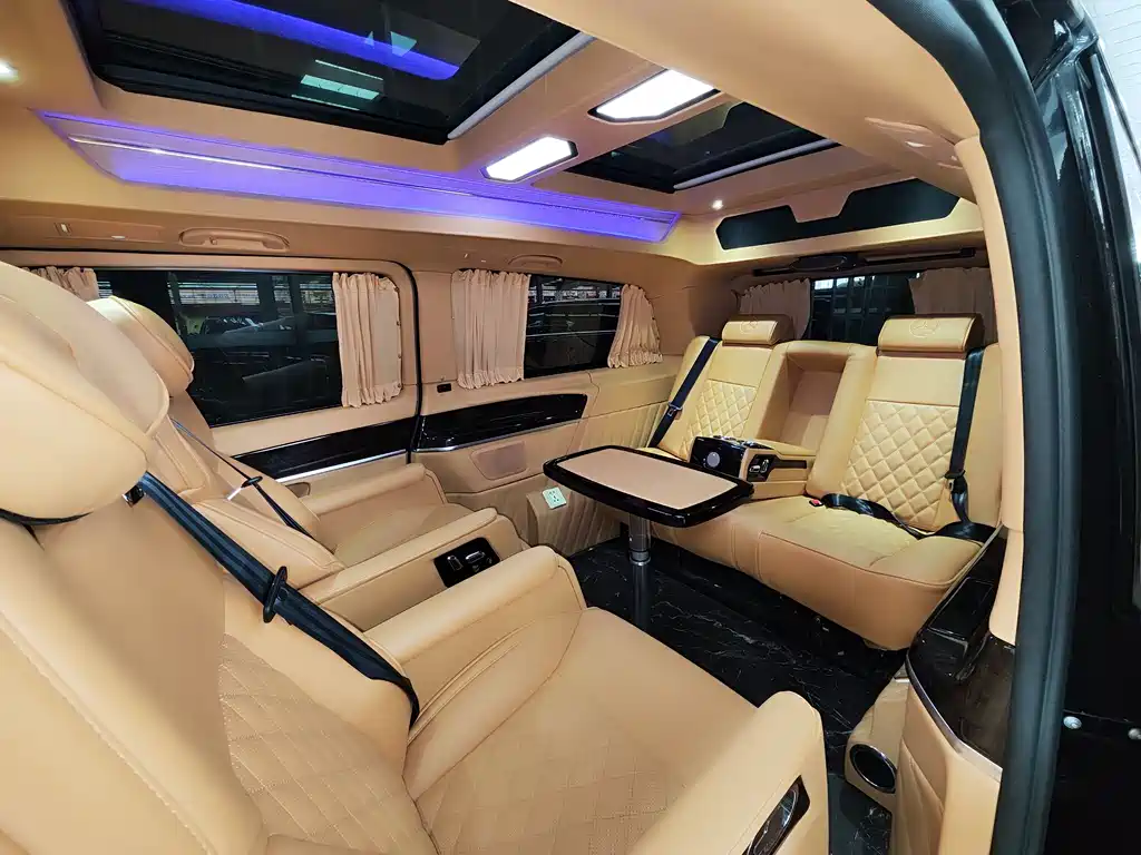 Mercedes-Benz V-Class 2018 — фото 16