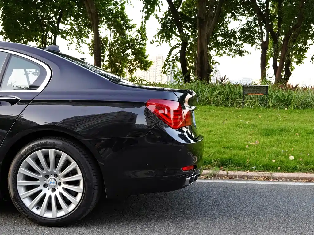 BMW 7 Series 2012 — фото 29