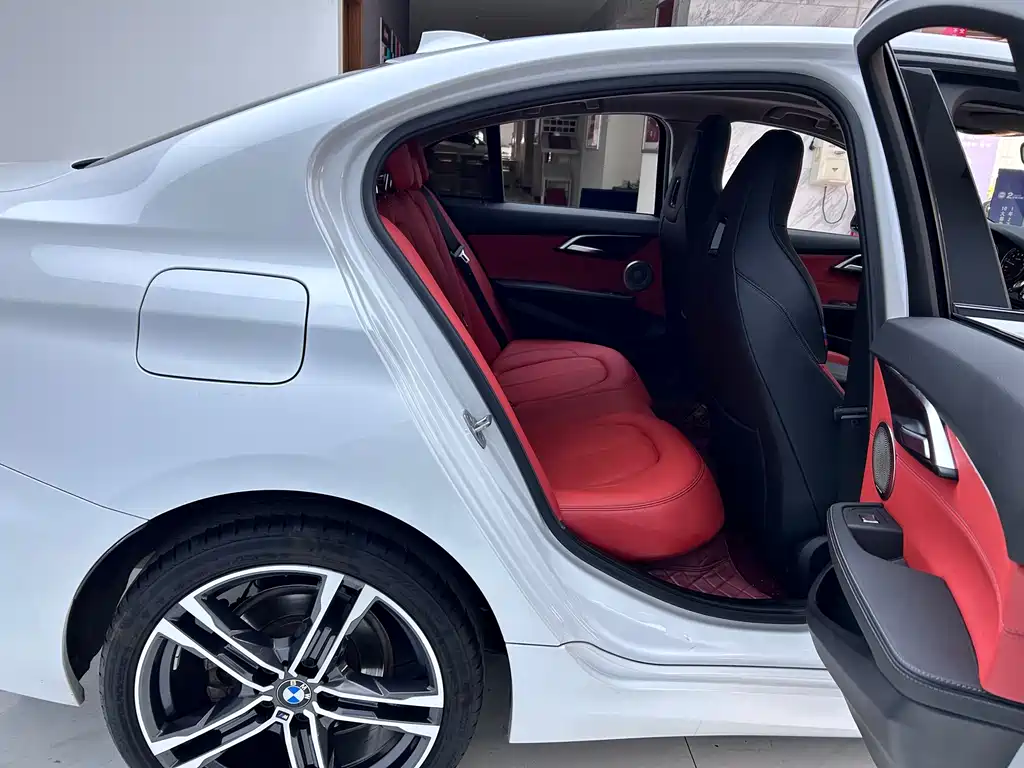 BMW 1 Series 2022 — фото 11