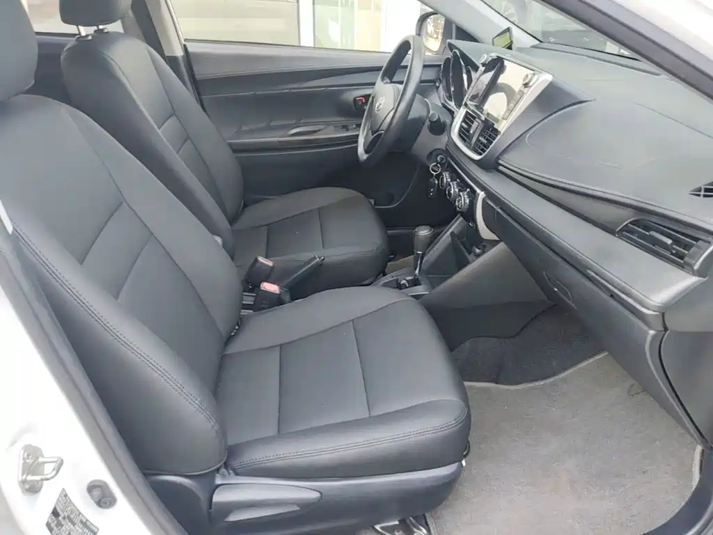 Toyota Yaris L 2017 — фото 25