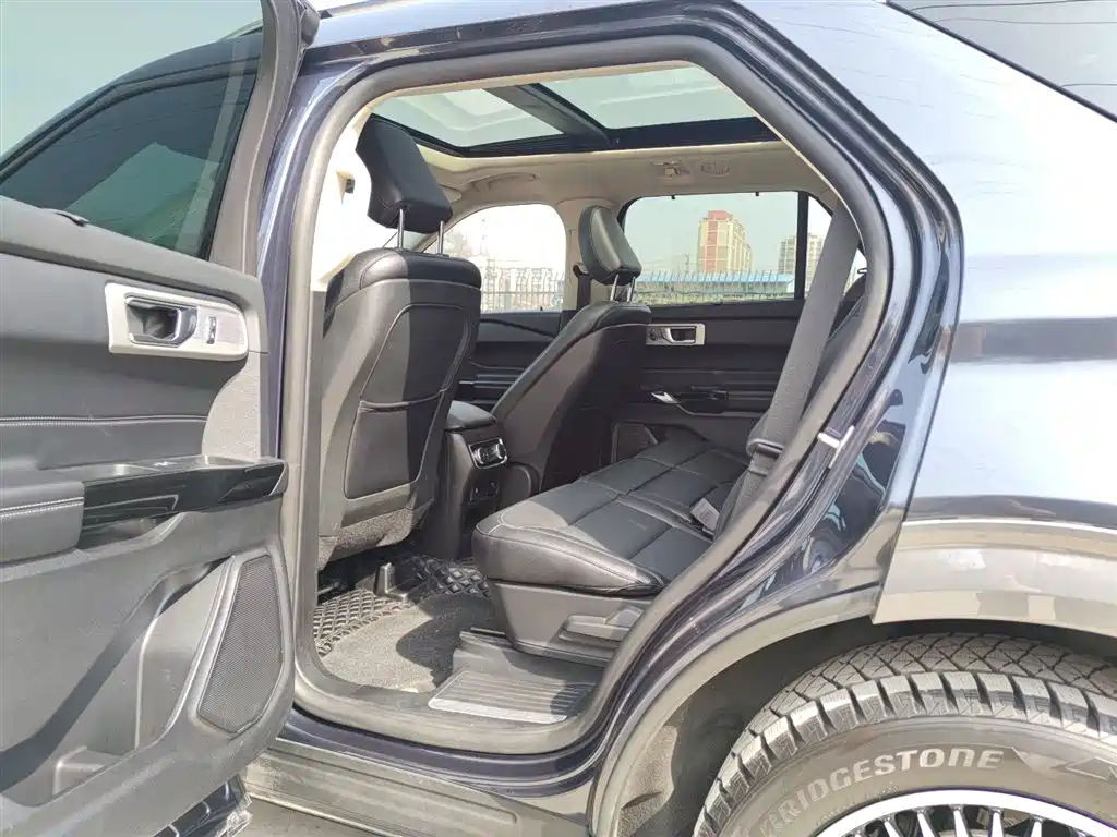 Ford Explorer 2021 — фото 10