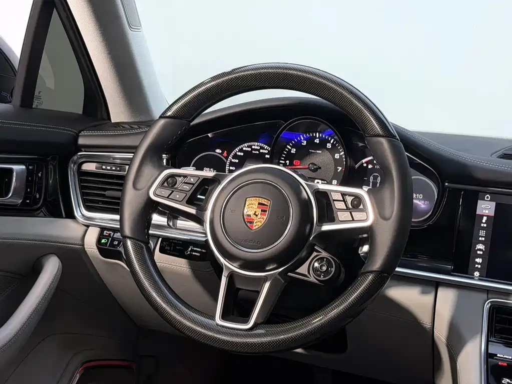 Porsche Panamera 2018 — фото 28