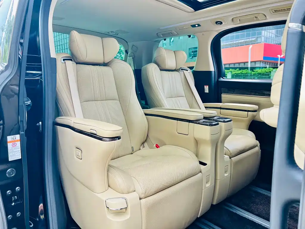 Toyota Alphard 2022 — фото 9