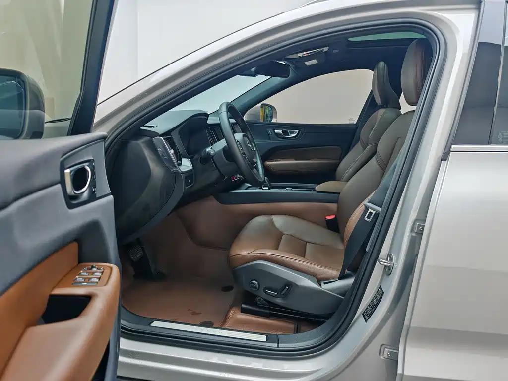 Volvo XC60 2024 — фото 14