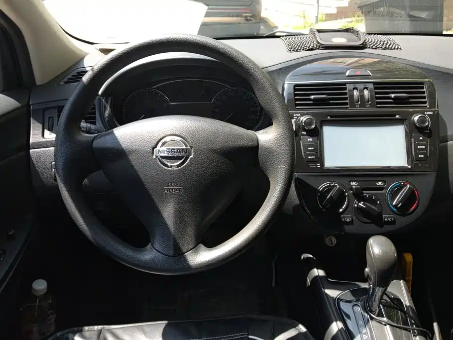 Nissan Tiida 2014 — фото 15