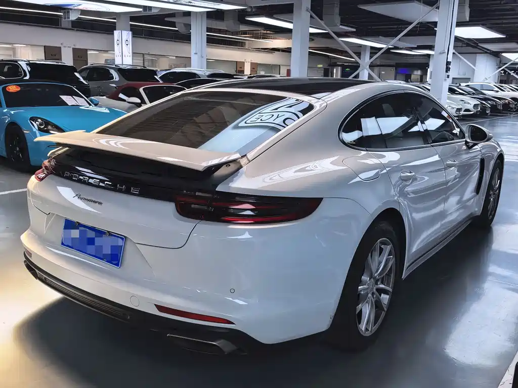 Porsche Panamera 2017 — фото 18