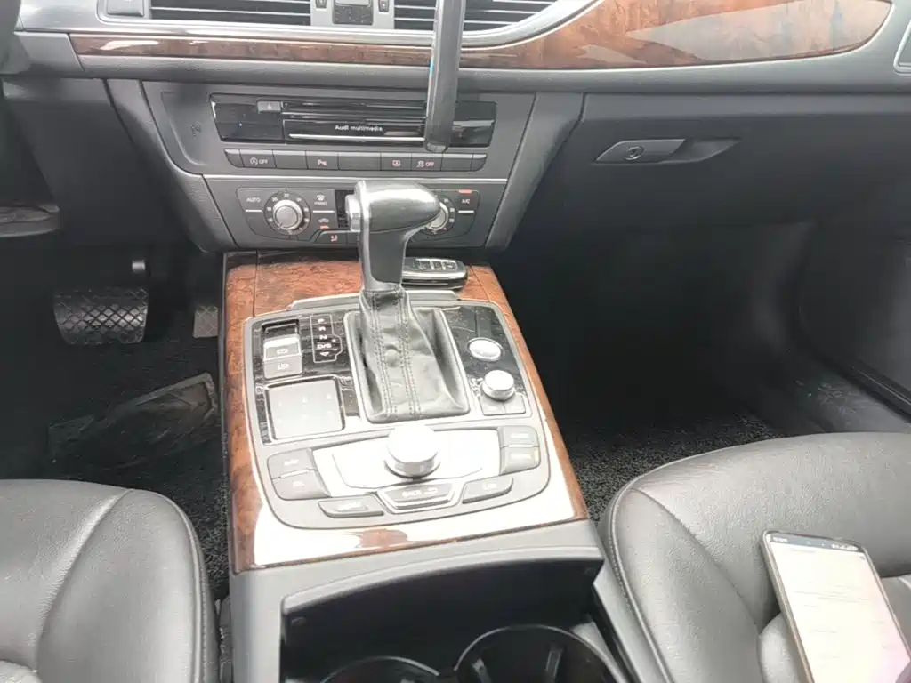 Audi A6L 2015 — фото 14