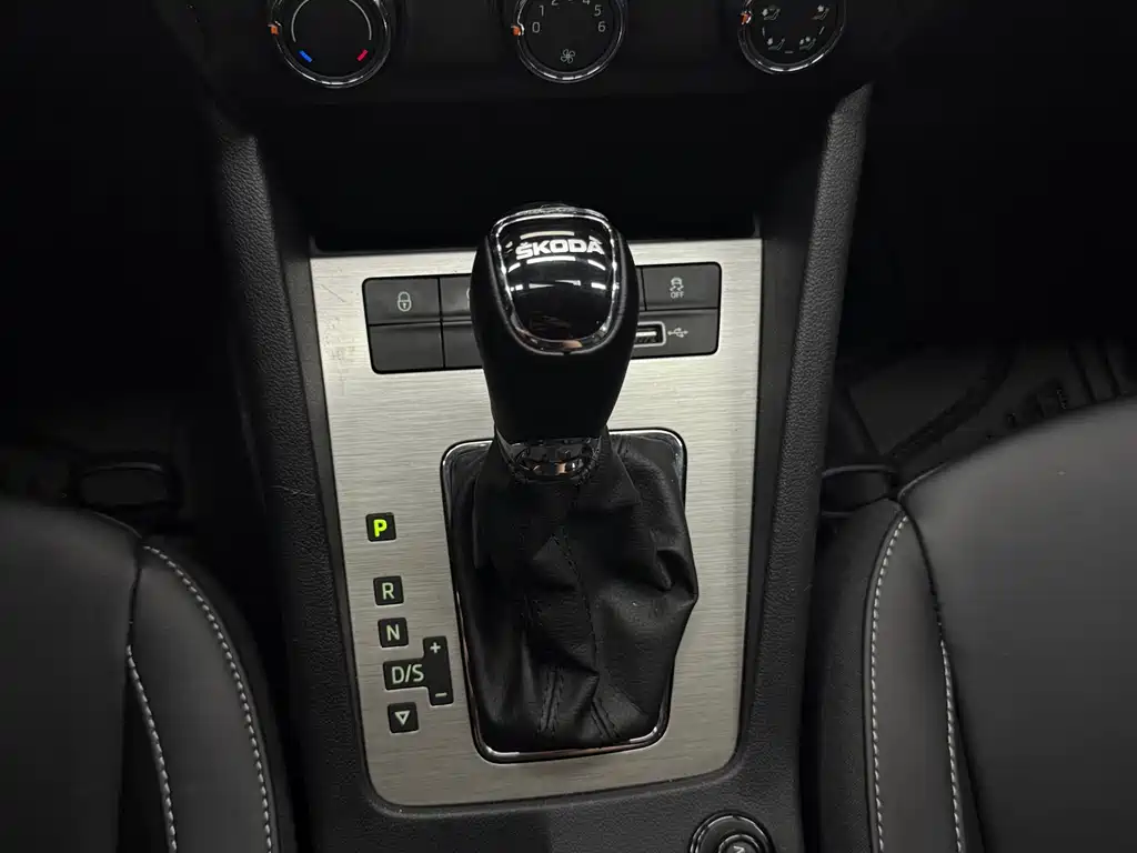 Skoda Octavia 2022 — фото 14