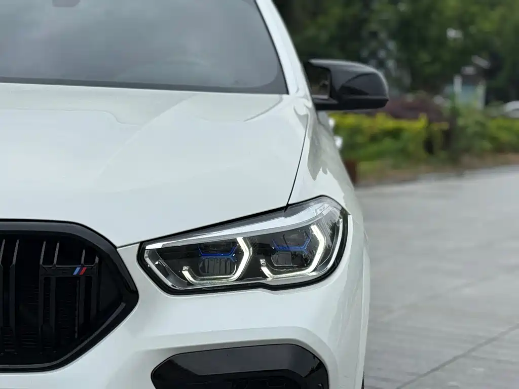 BMW X6 M 2022 — фото 24