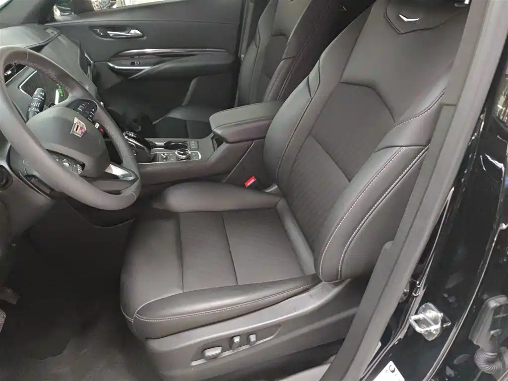 Cadillac XT4 2023 — фото 15