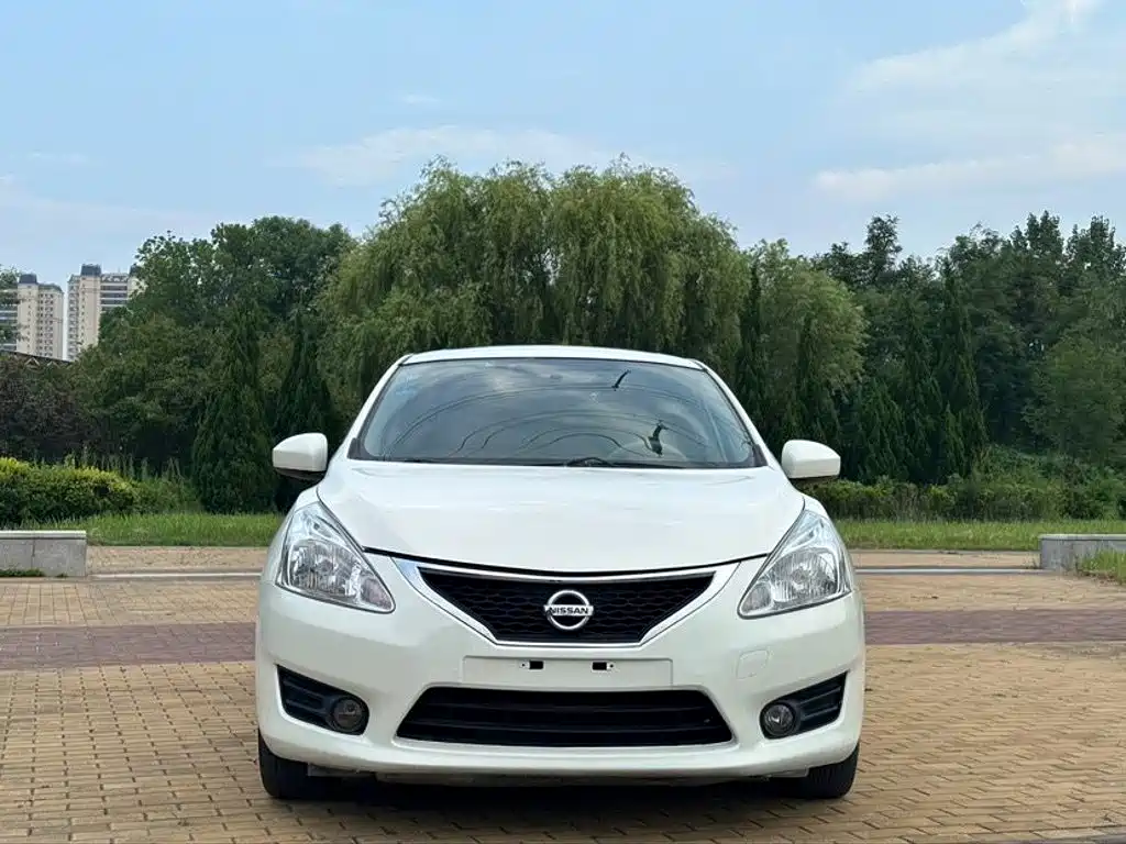 Nissan Tiida 2012