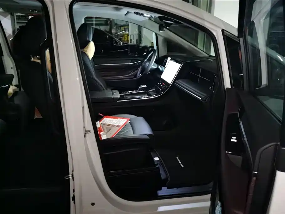 GAC Motor Trumpchi M8 2025 — фото 8