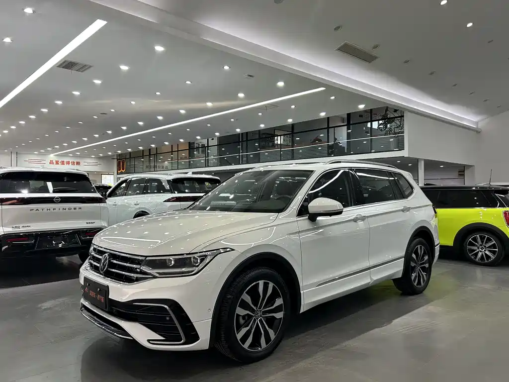 Volkswagen Tiguan L 2025 — фото 1