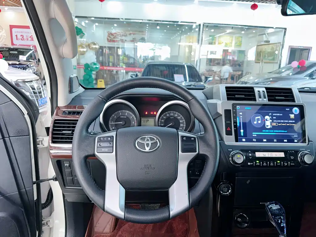 Toyota Prado 2015 — фото 8