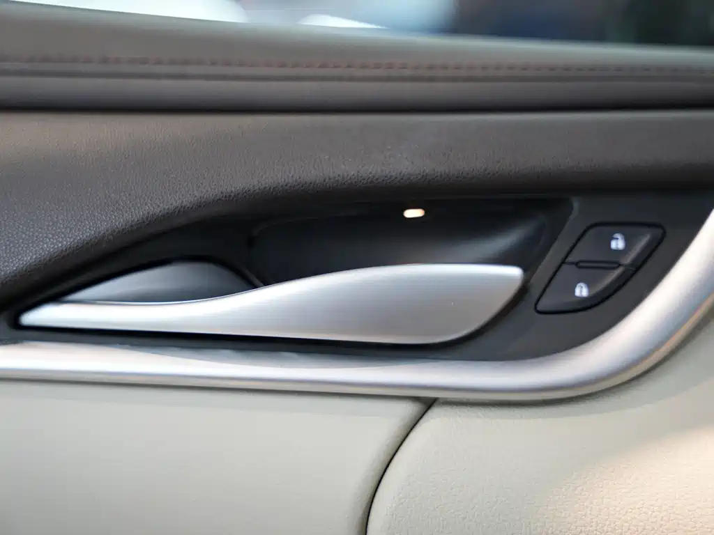 Cadillac XTS 2016 — фото 12