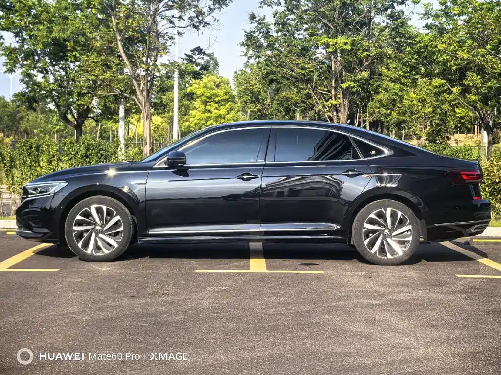 Volkswagen Passat 2023 — фото 4