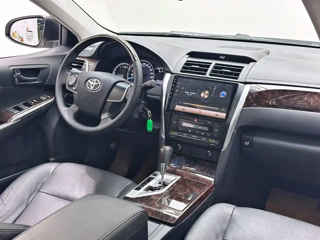 Toyota Camry 2015 — фото 13