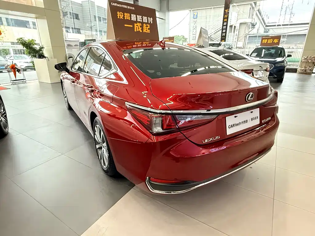 Lexus ES 2020