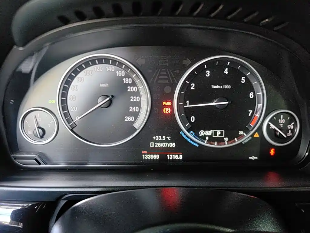 BMW 5 Series 2016 — фото 12