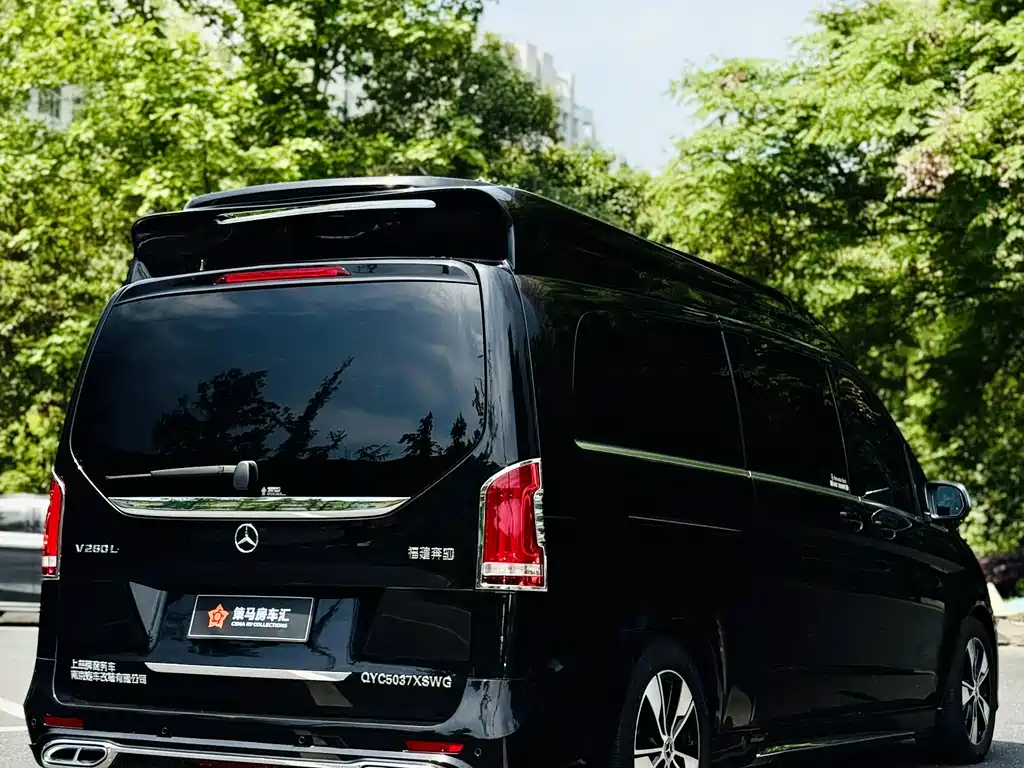 Mercedes-Benz V-Class 2023 — фото 14